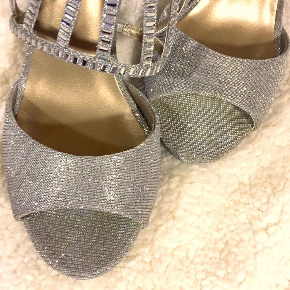 Caparros‎ Paris Silver Glimmer Jewel Heels. Size 9